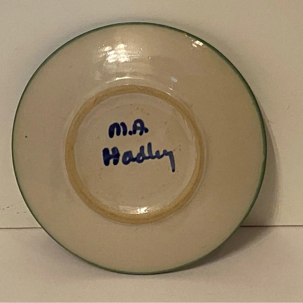 M A HADLEY PLATE POTTERY BLUE WHITE GREEN BLUEBERRY BOUQUET HOME DINING DINNER